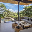 Casa Raintree / Studio Saxe - Fotografía interior, Casas, Patio, Fachada, Fijación Vigas, Iluminación, Mesas