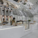 Cafetería NANA Coffee Roasters en Bangna / IDIN Architects - Fotografía interior, Café, Cocina
