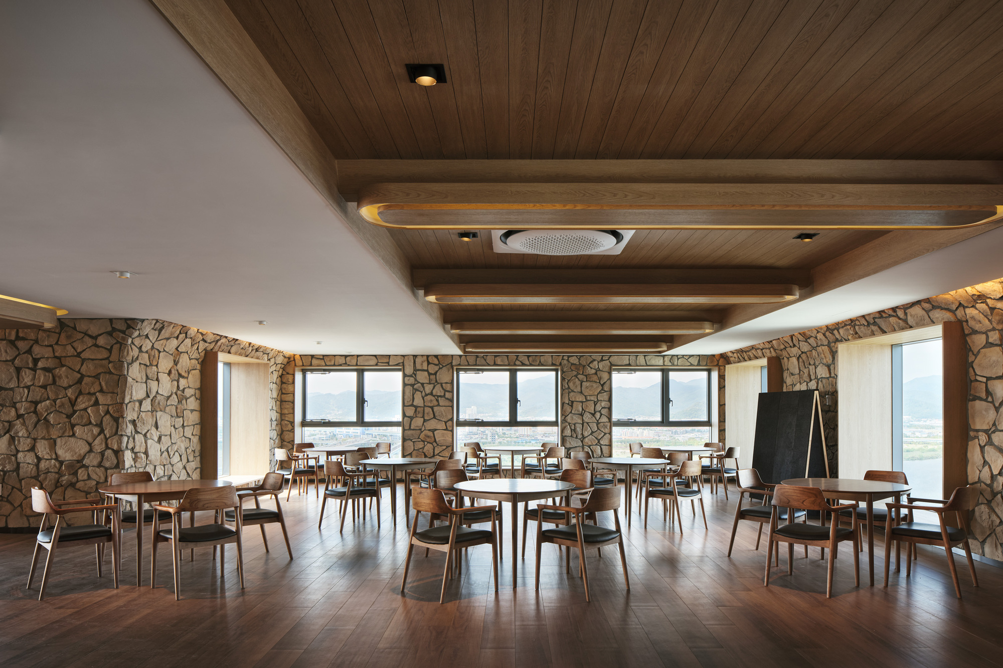 画廊 铝箔波浪，tt酒店 / design by 83 - 19