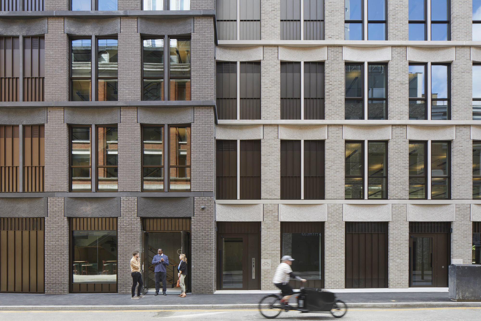 Gallery of The Featherstone Building / 5