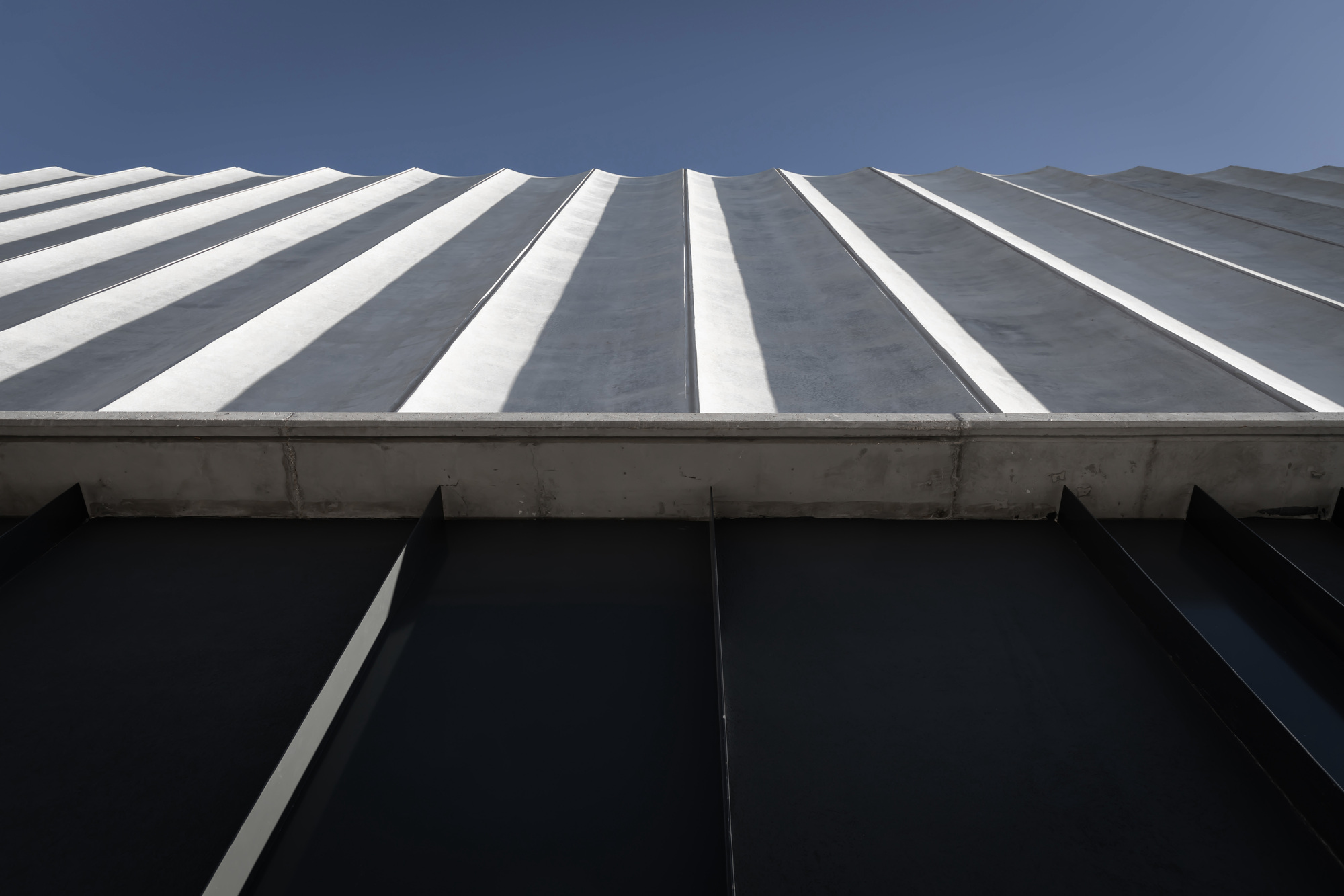 Galeria de Fábrica e Escritórios da SAW / Chris Briffa Architects 6