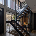 Casa en el rodeo / Pablo Senmartin - Fotografía interior, Casas, Escaleras, Fachada, Puerta, Barandas