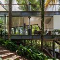 Brazilian Houses: 6 Residences With a Mixed Structure - Image 2 of 4