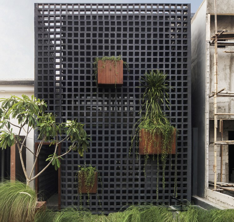 LeVo House / Atelier Bertiga - More Images