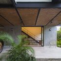 Casa Toros / Apaloosa Estudio de Arquitectura y Diseño + Simetría Estudio de Arquitectura - Fotografía interior, Casas, Patio, Fachada, Fijación Vigas, Puerta, Barandas, Balcón, Sillas