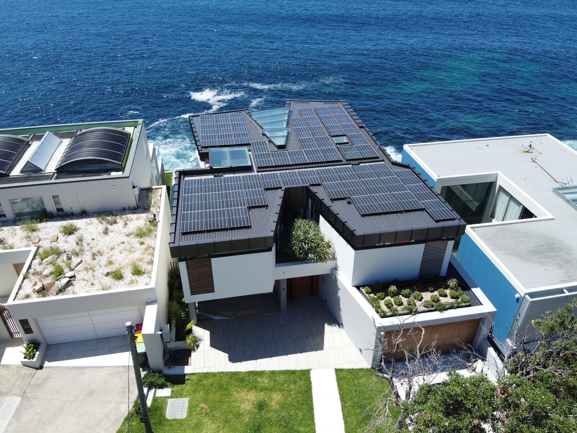 Gallery of Ravine House / ROAr 8