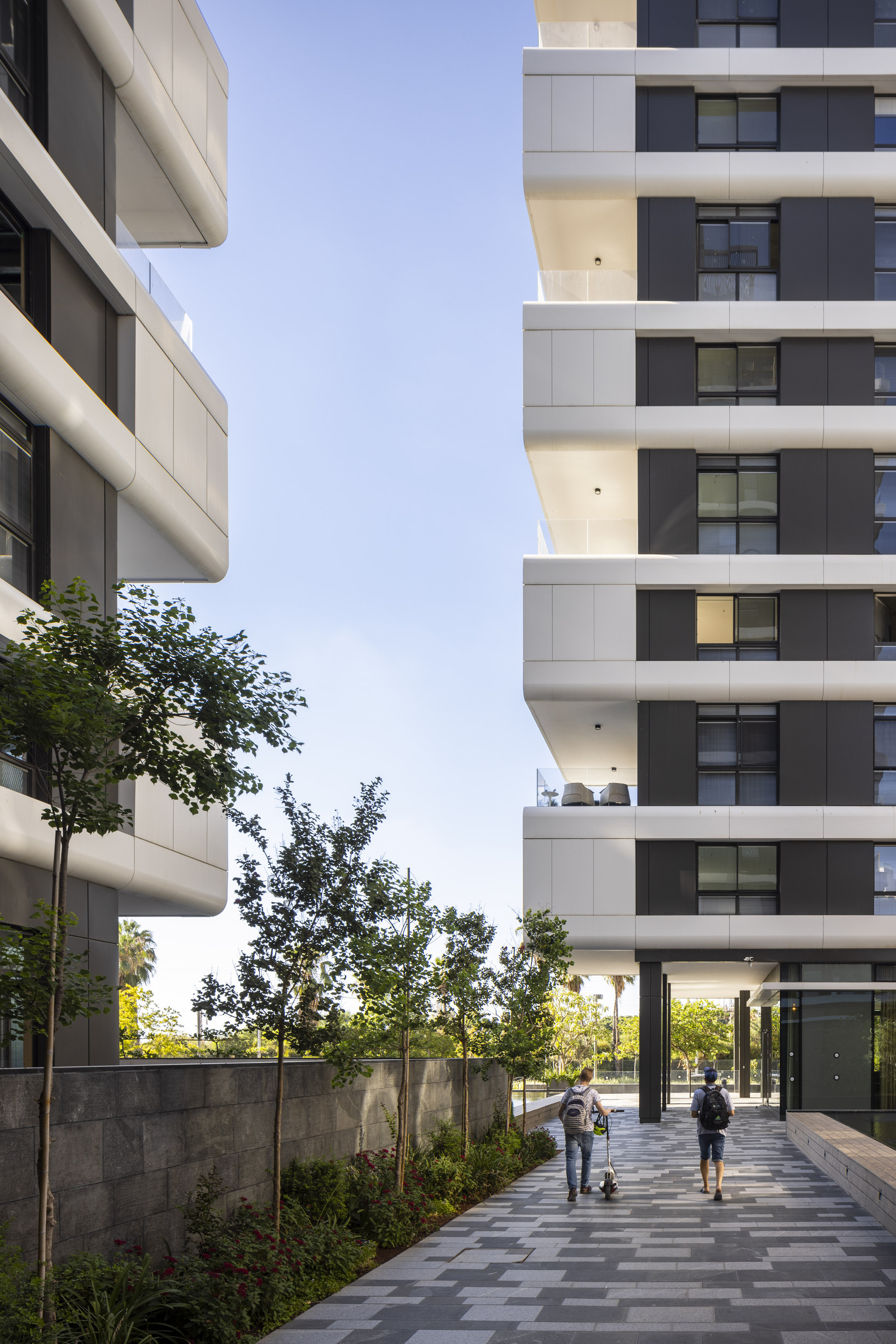 Gallery of Philharmonica Residential Building / Bar Orian Architects 17