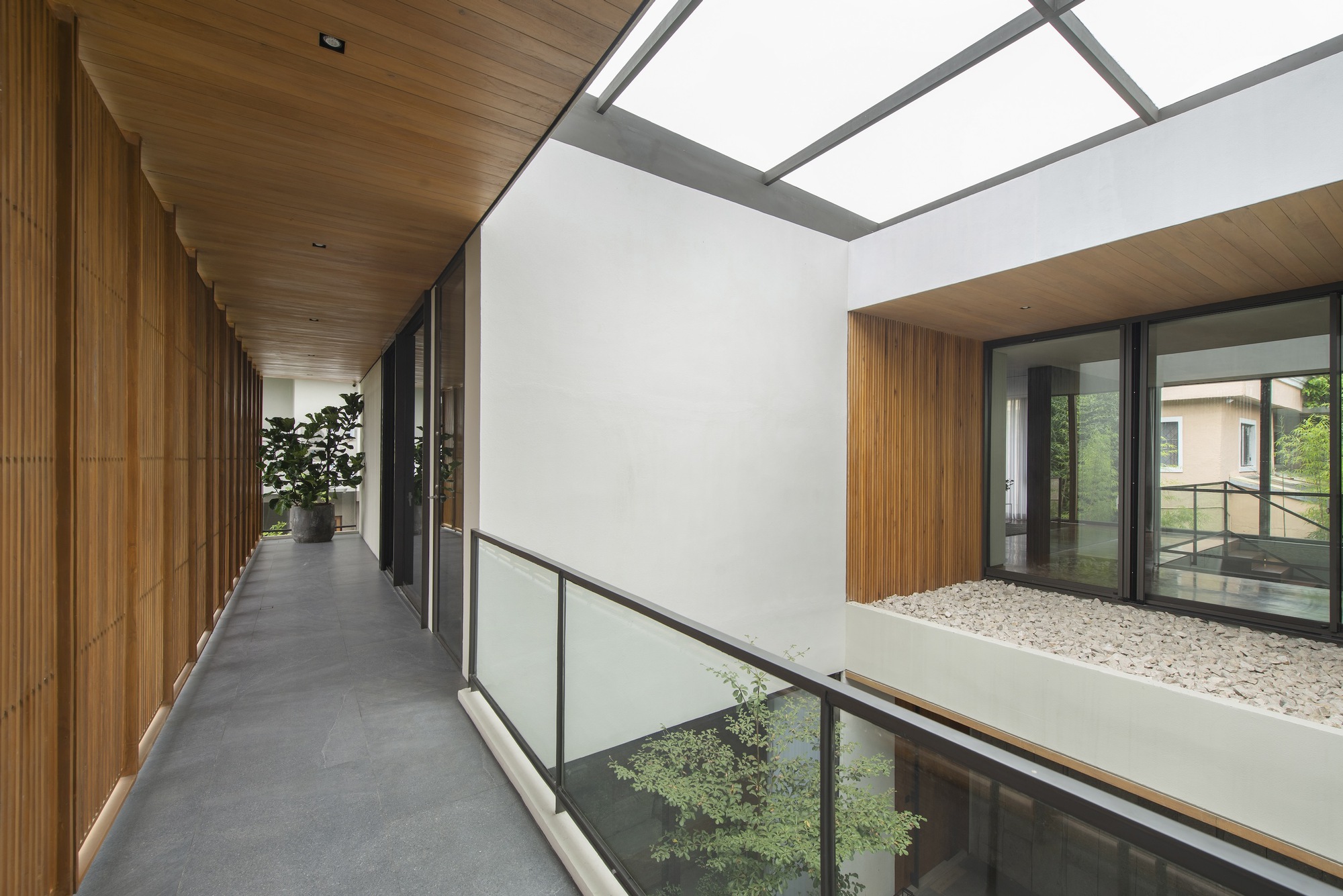 Gallery of House of Screens / PXP Design Co 3