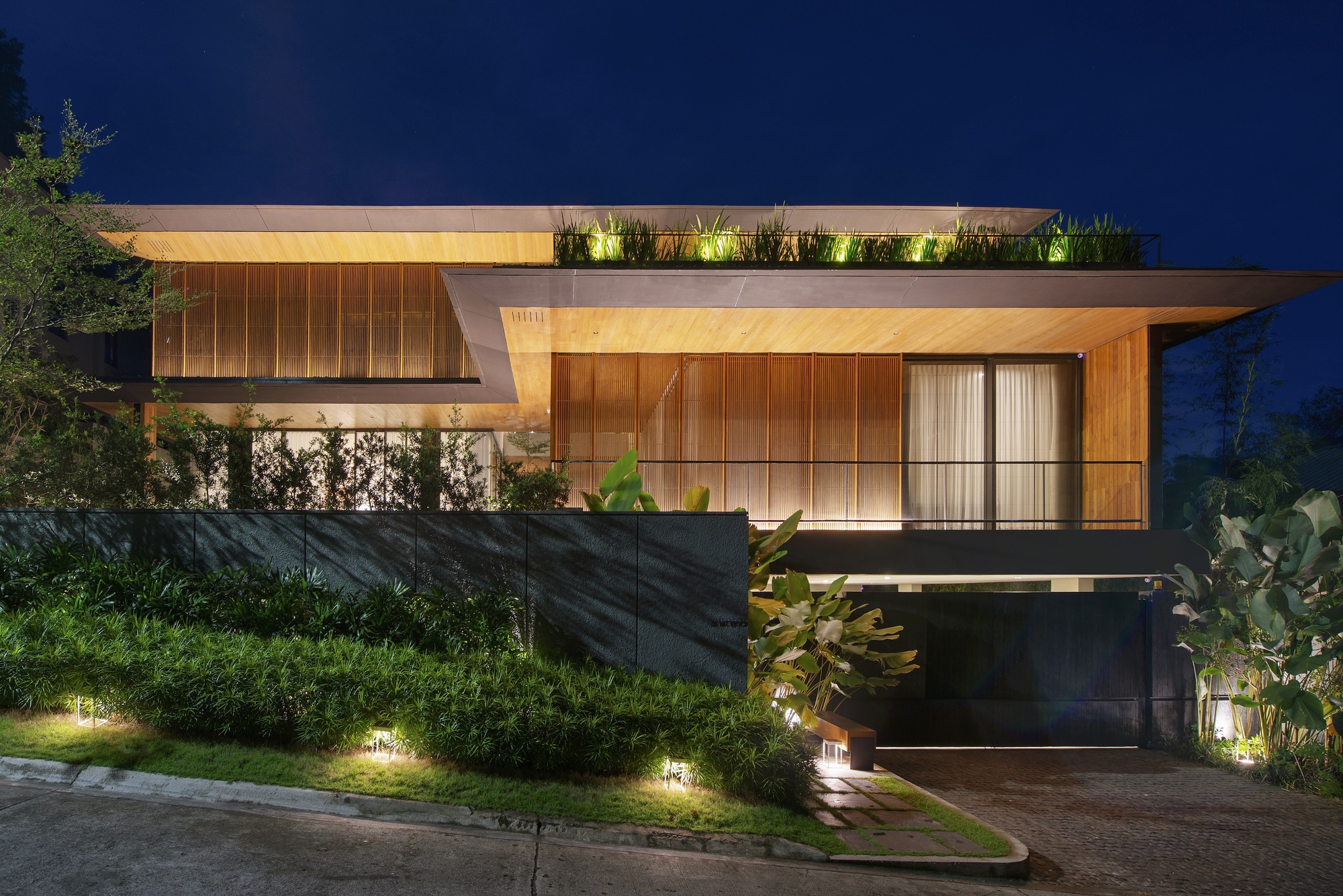 Gallery of House of Screens / PXP Design Co 14