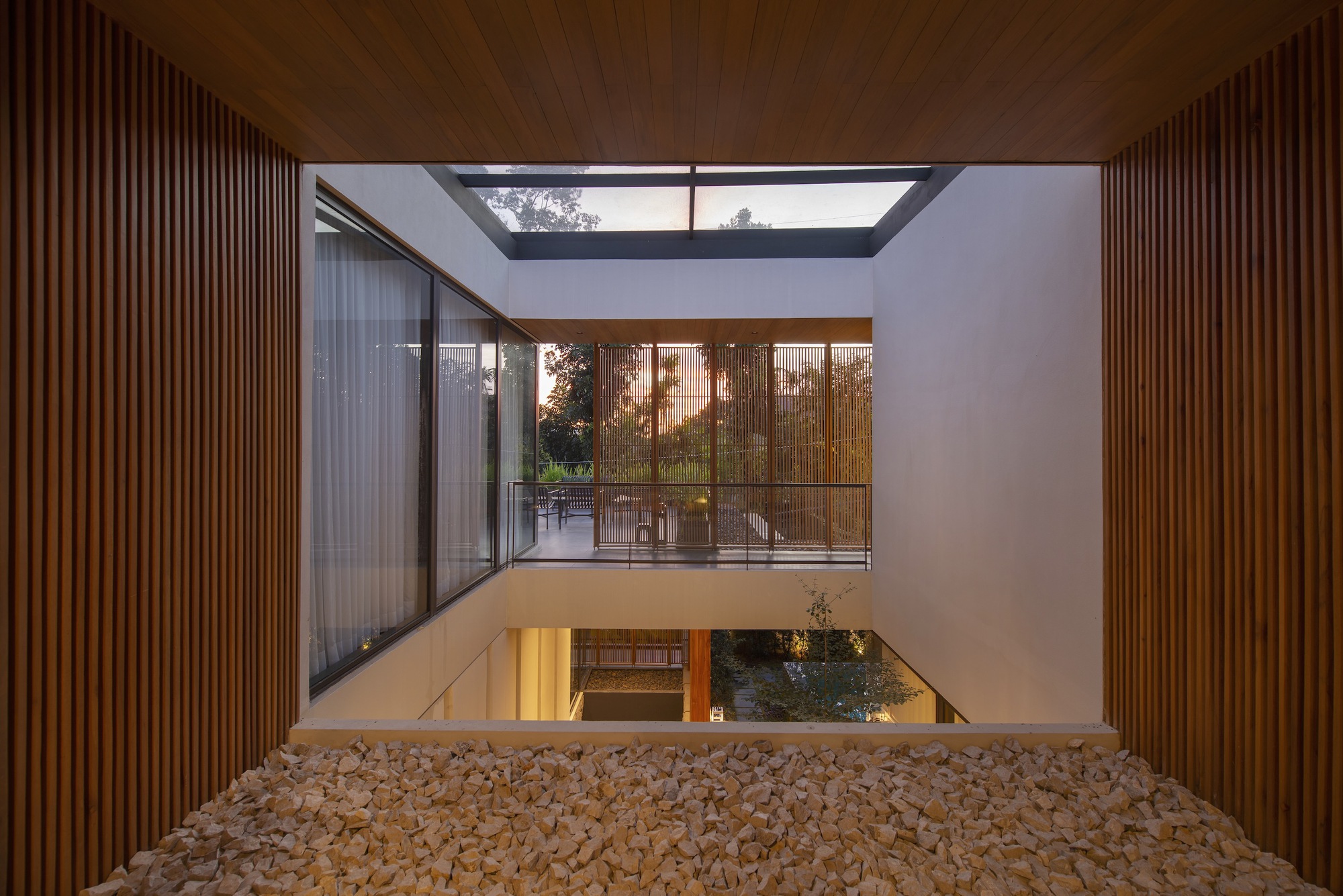 Gallery of House of Screens / PXP Design Co 12