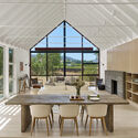 Casa Vineyard Road / Nick Noyes Architecture - Fotografía interior, Comedor, Mesas, Ventanas, Fijación Vigas, Sillas