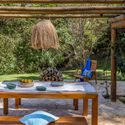 Mountain Ranch / Hana Lerner - Exterior Photography, Table, Chair, Garden, Patio