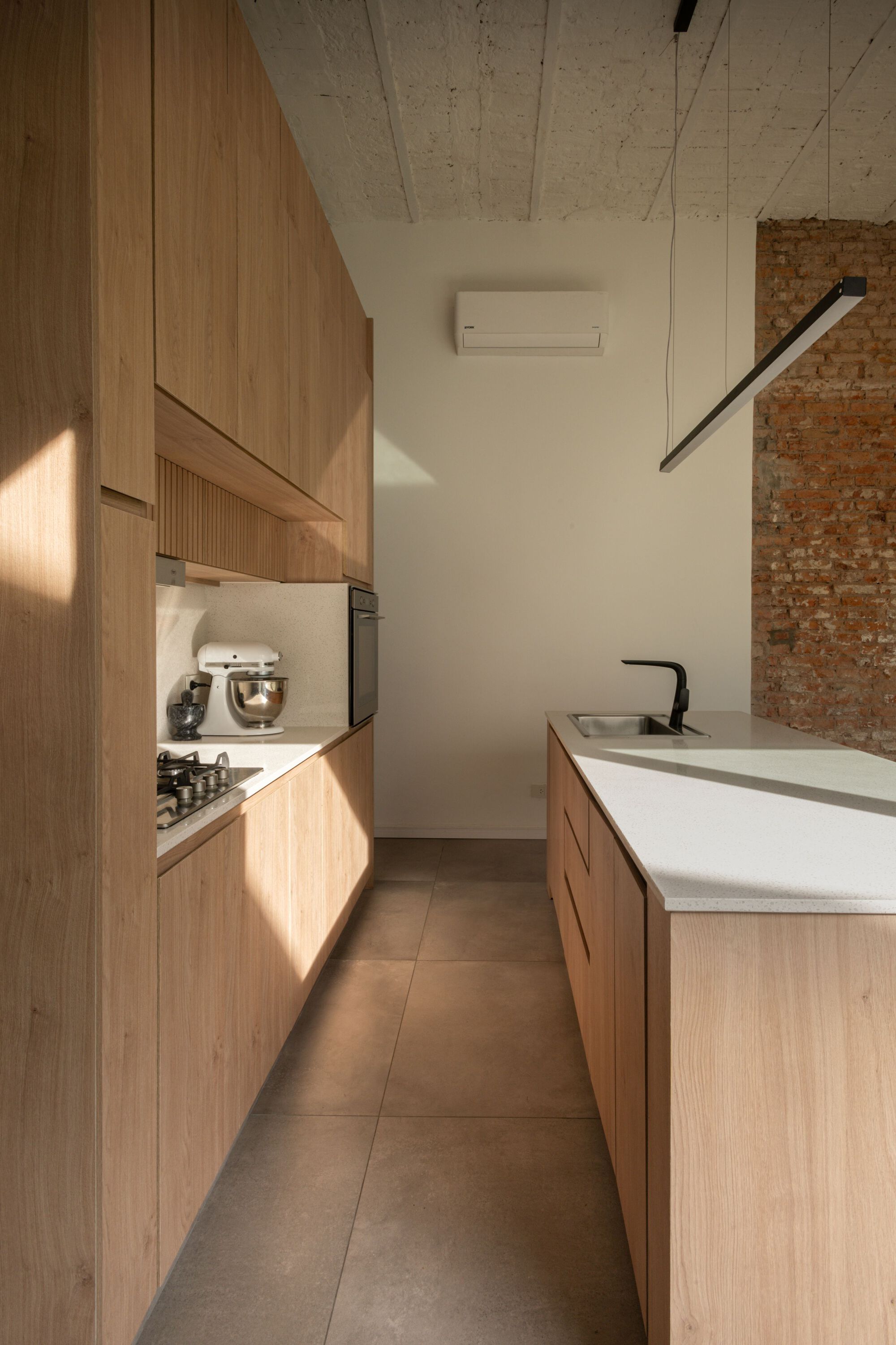 Galería de Casa la Blanqueada / MURO estudio 15