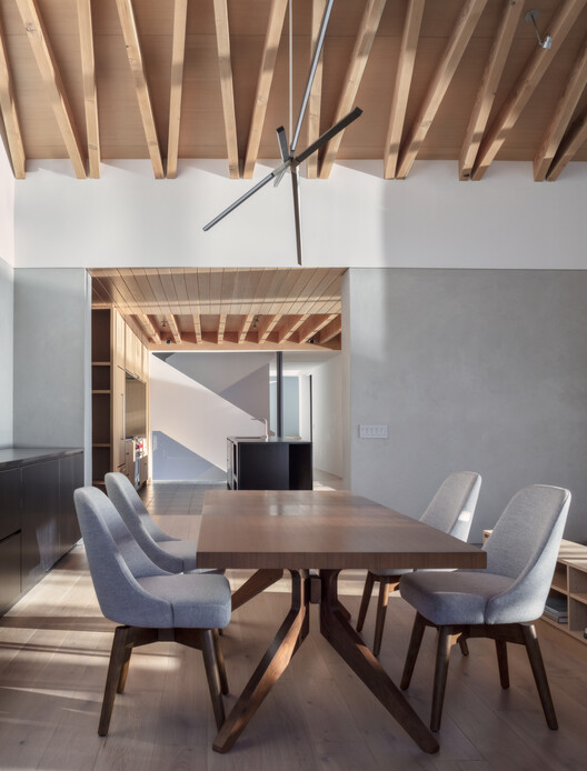 Copake Lake House / Desai Chia Architecture Copake Lake House / Desai Chia Architecture - Interior Photography, Dining room, Table, Chair, Lighting, Beam