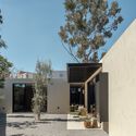 Casa TOME / MXTAD + tulugar.mx - Fotografía exterior, Casas, Jardín, Fachada, Puerta