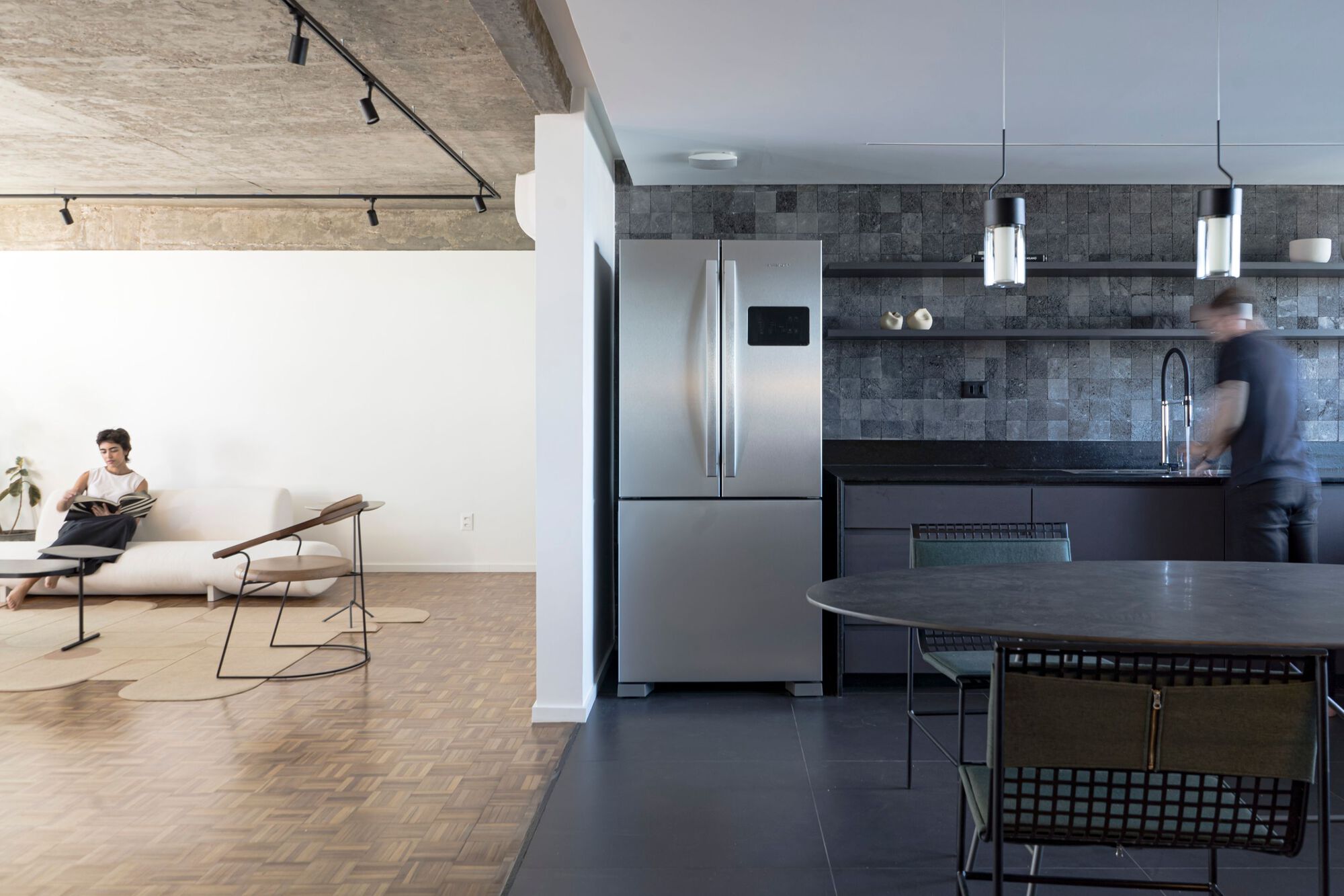 Picture of Gallery of Carbon Apartment / CoDA Arquitetura - 9
