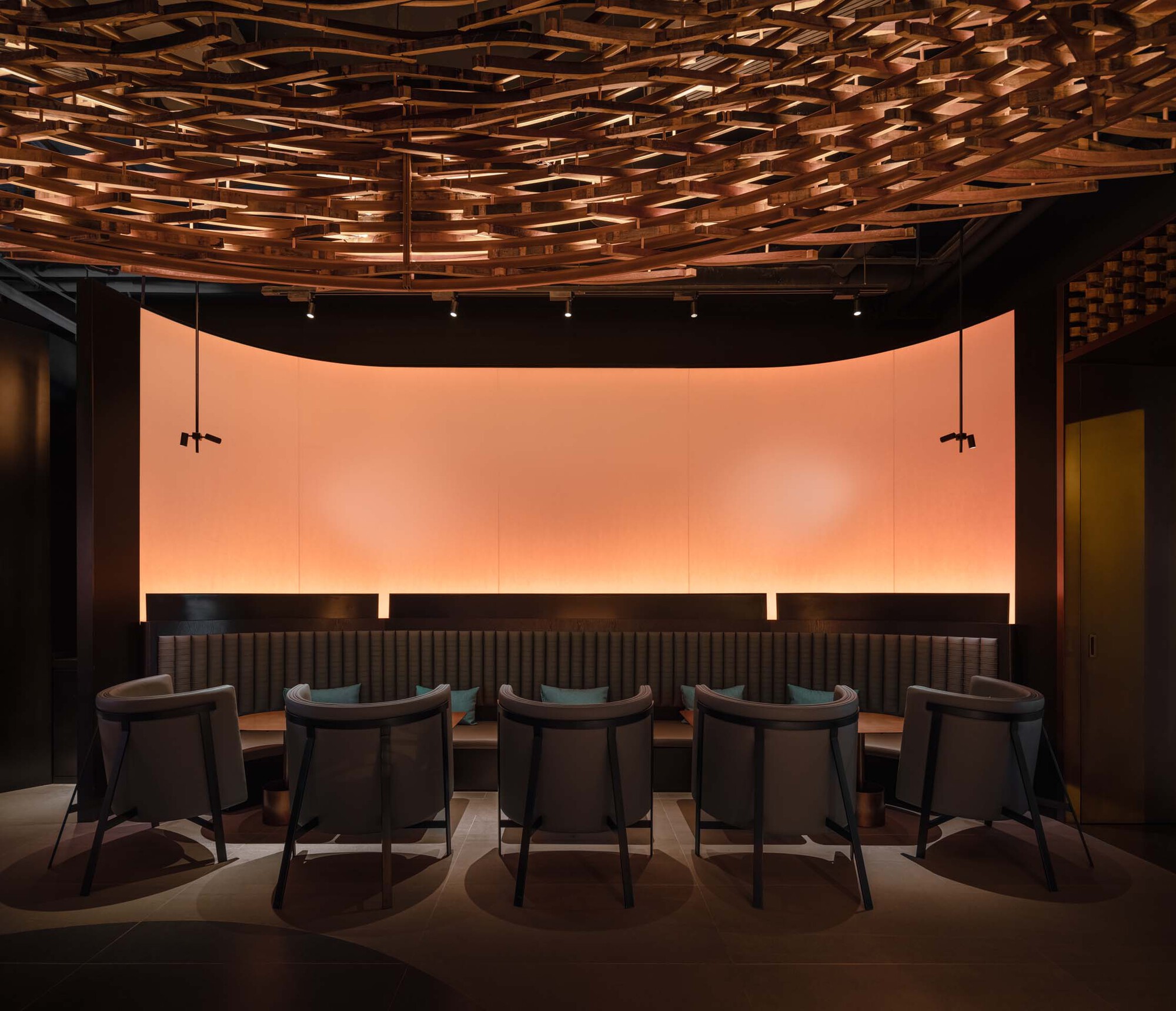 Gallery of Laizhou Bar / RooMoo Design Studio - 14