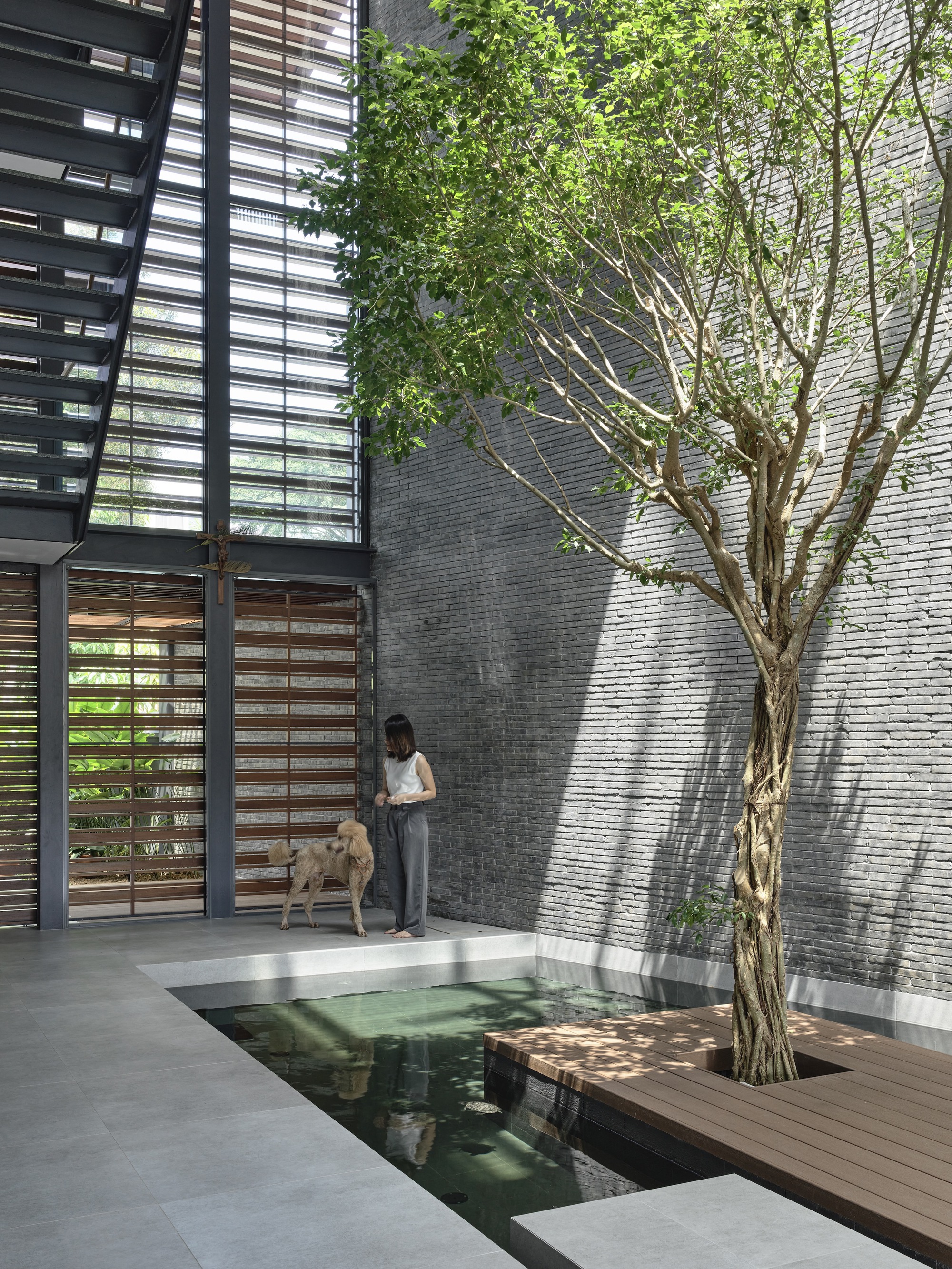 Outside In House Gallery of Outside In House / HYLA Architects - 9