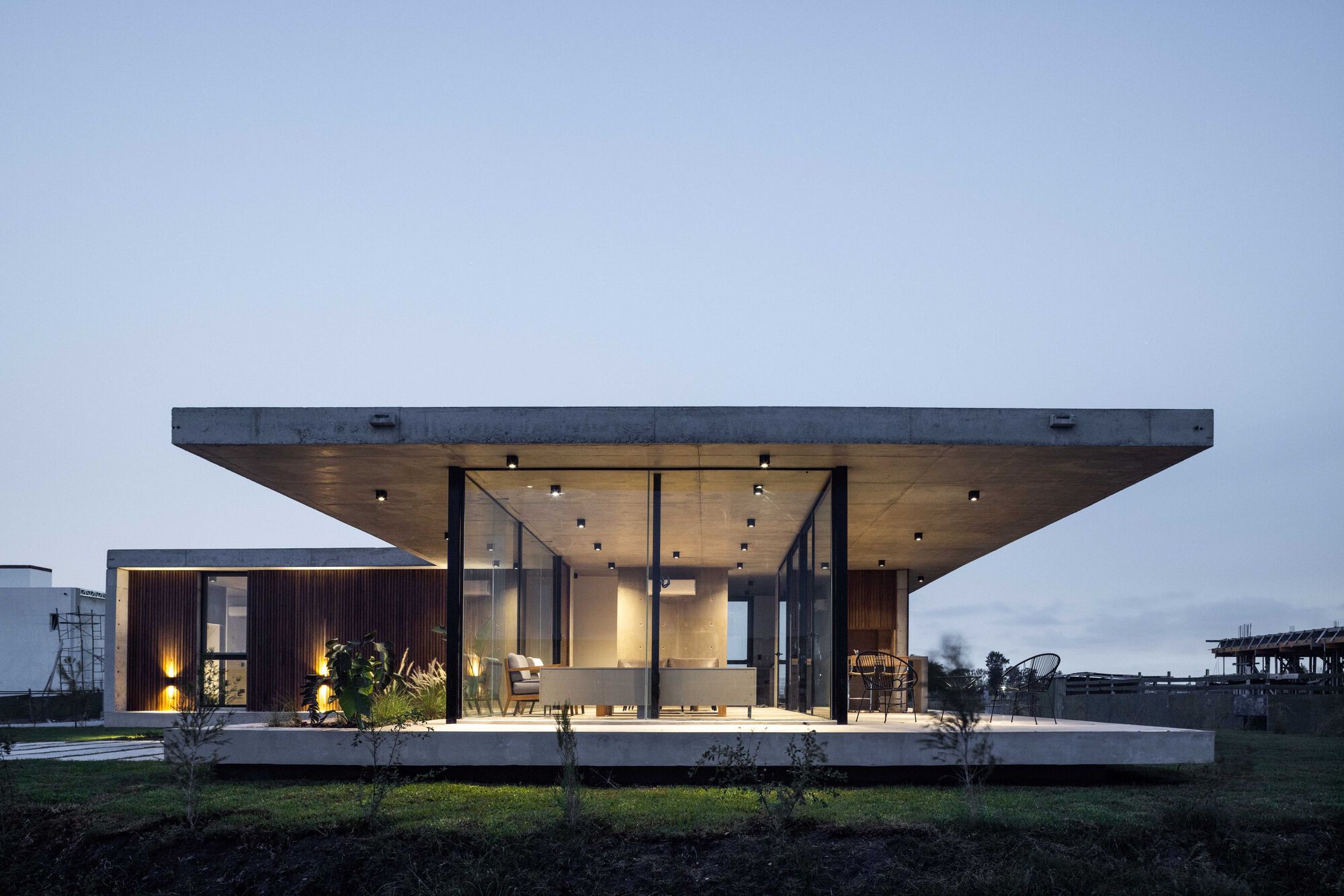 Gallery of Pekin House / TIM ARQUITECTOS 15