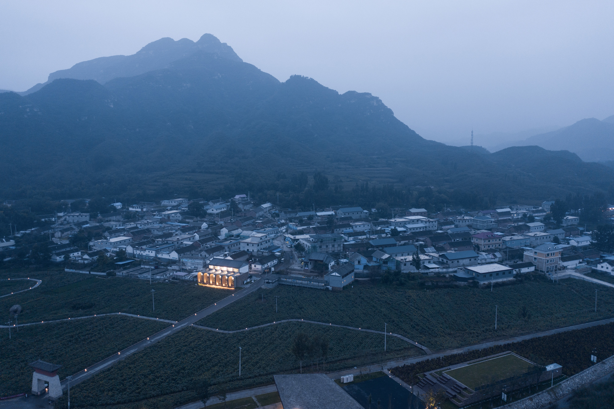 Gallery of Tiangang Village Living Room / SYN Architects China 16
