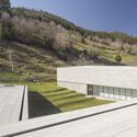 Centro del Arte Rupestre de Cantabria / Sukunfuku Studio - Fotografía exterior, Centro Cultural, Fachada