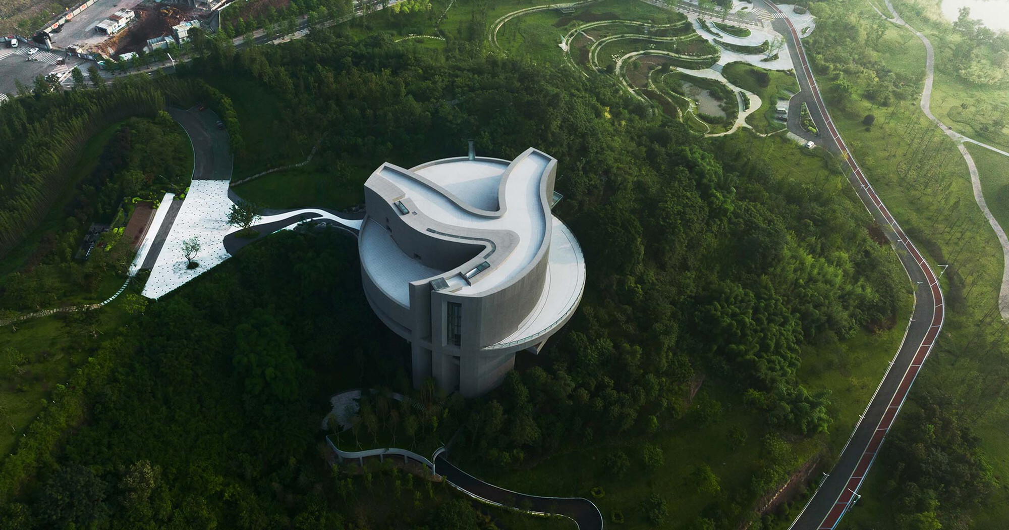 画廊 重庆两江协同创新区规划展示中心 / 汤桦建筑设计事务所 - 9
