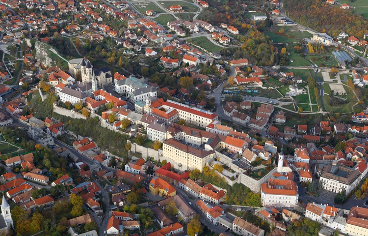 Veszprém Architecture City Guide: Discover the Rich Heritage of One of Hungary's Oldest Cities - Image 5 of 24