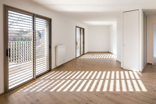 Edificio de departamentos Near The Tree / PETITDIDIERPRIOUX Architects - Fotografía interior, Ventanas