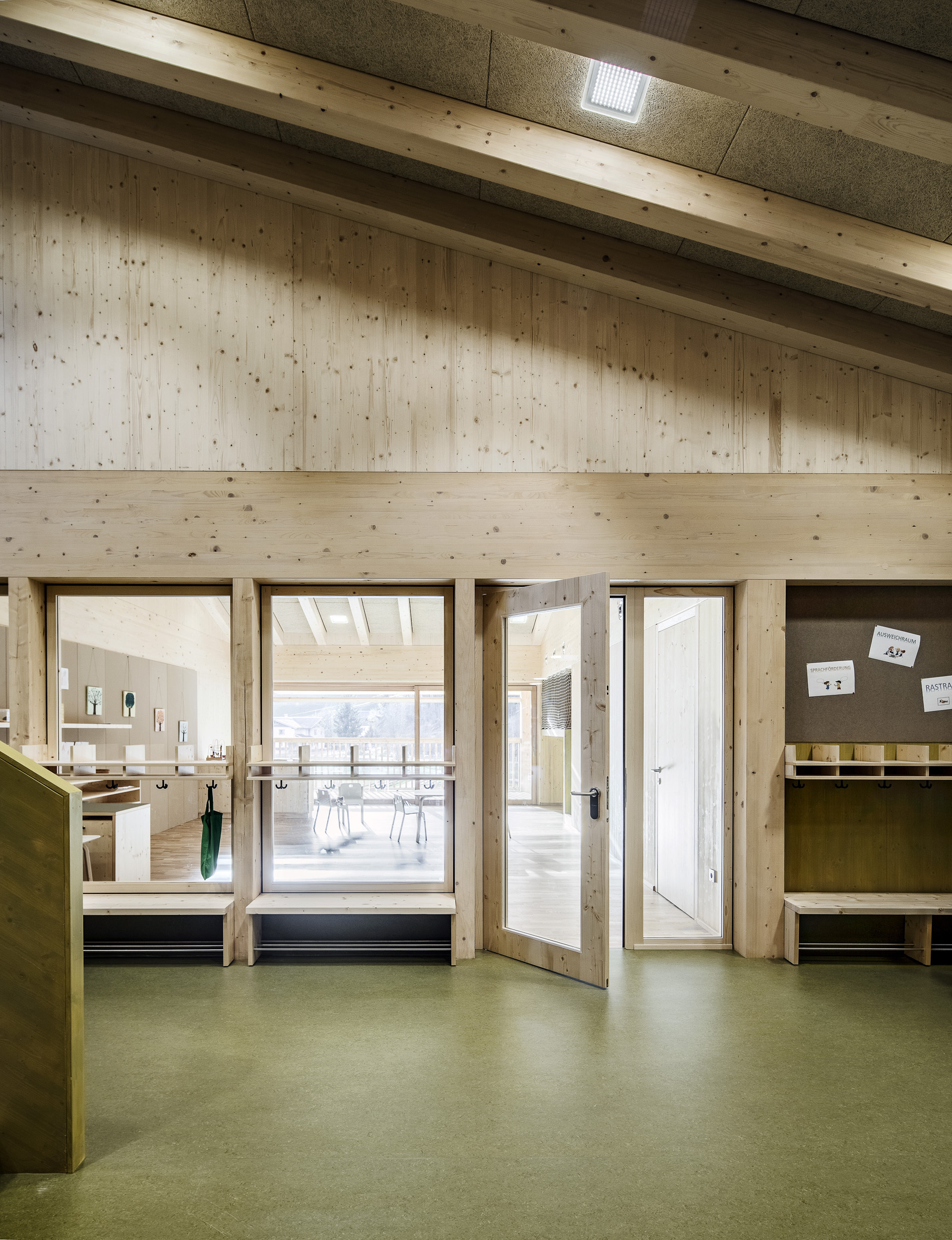 Gallery of House of Elementary Education / LP architektur - 10