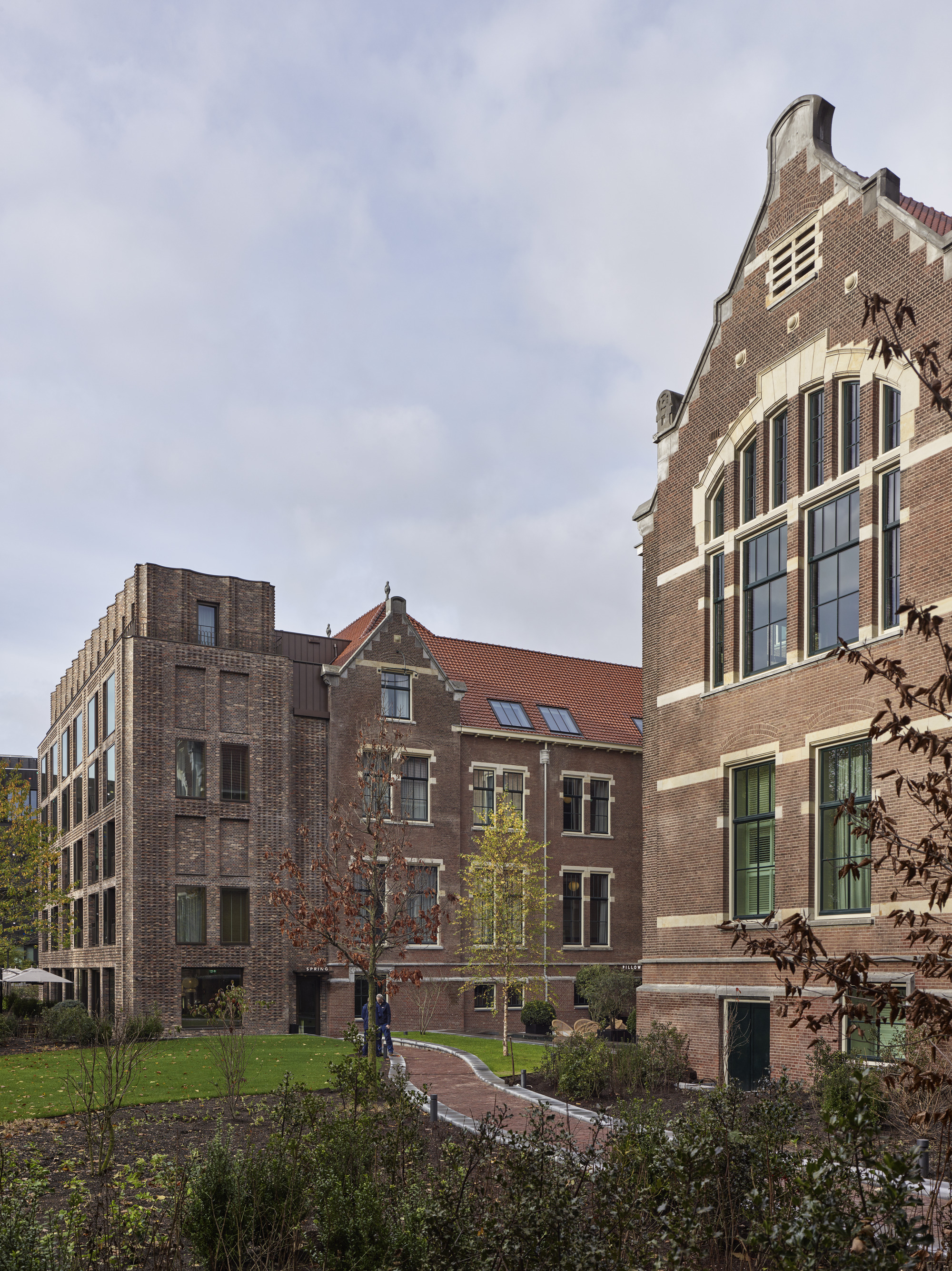 Gallery of Pillows Grand Boutique Hotel Maurits at the Park / Office