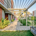 Residencias CHITRAKUT / AANGAN Architects - Fotografía exterior, Apartamentos, Jardín, Fachada