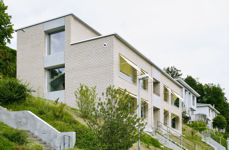 House on a Slope / Camponovo Baumgartner Architekten - More Images