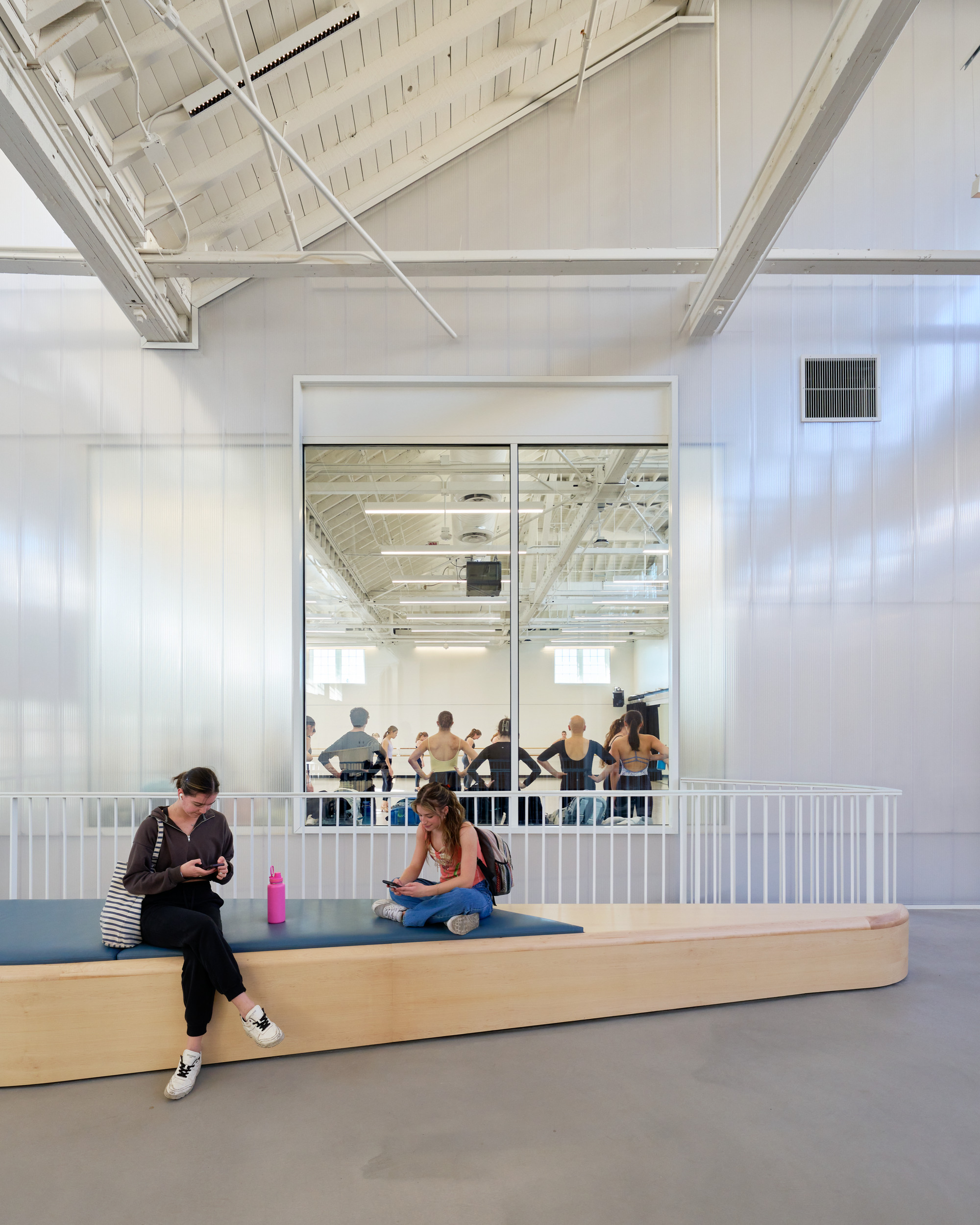 Gallery of Sandi Simon Center for Dance at Chapman University / Lorcan O’Herlihy Architects 9