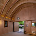 谷仓美术馆 / Boano Prišmontas - 室内图, 美术馆, 门, 表皮, 拱, 梁, 拱廊, 灯