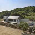 Casa unifamiliar Namyangju / SMxL Architects - Fotografía exterior, Ventanas, Costa