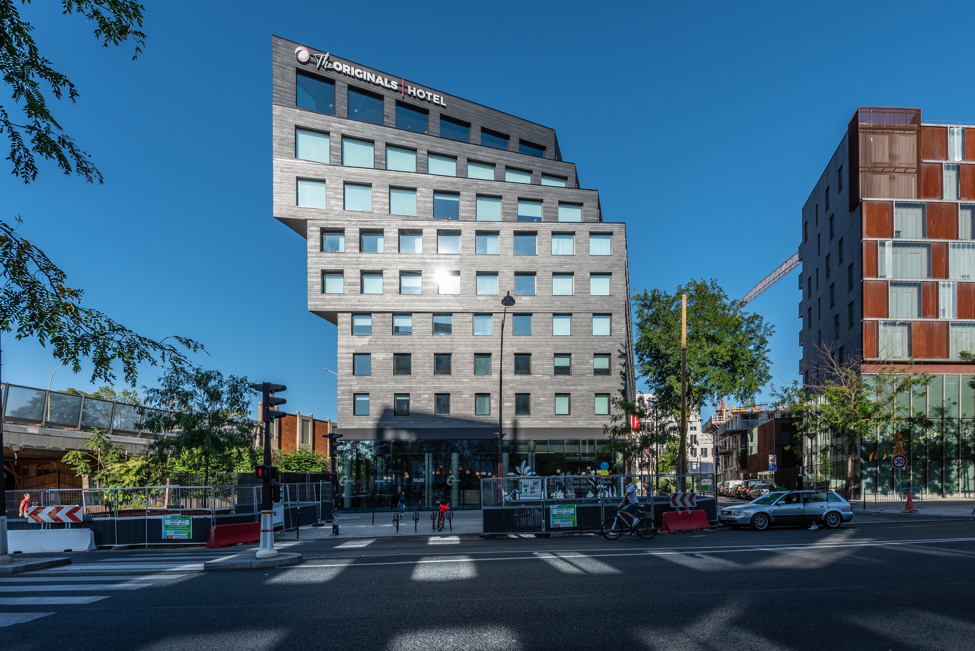 Gallery of Natural Slate Rainscreen Cladding: Combining Geometric ...