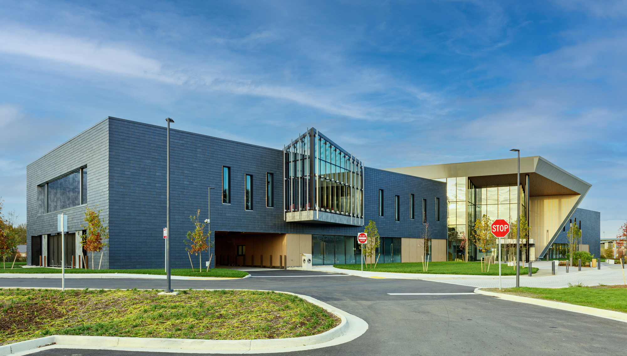 Gallery of Natural Slate Rainscreen Cladding: Combining Geometric ...