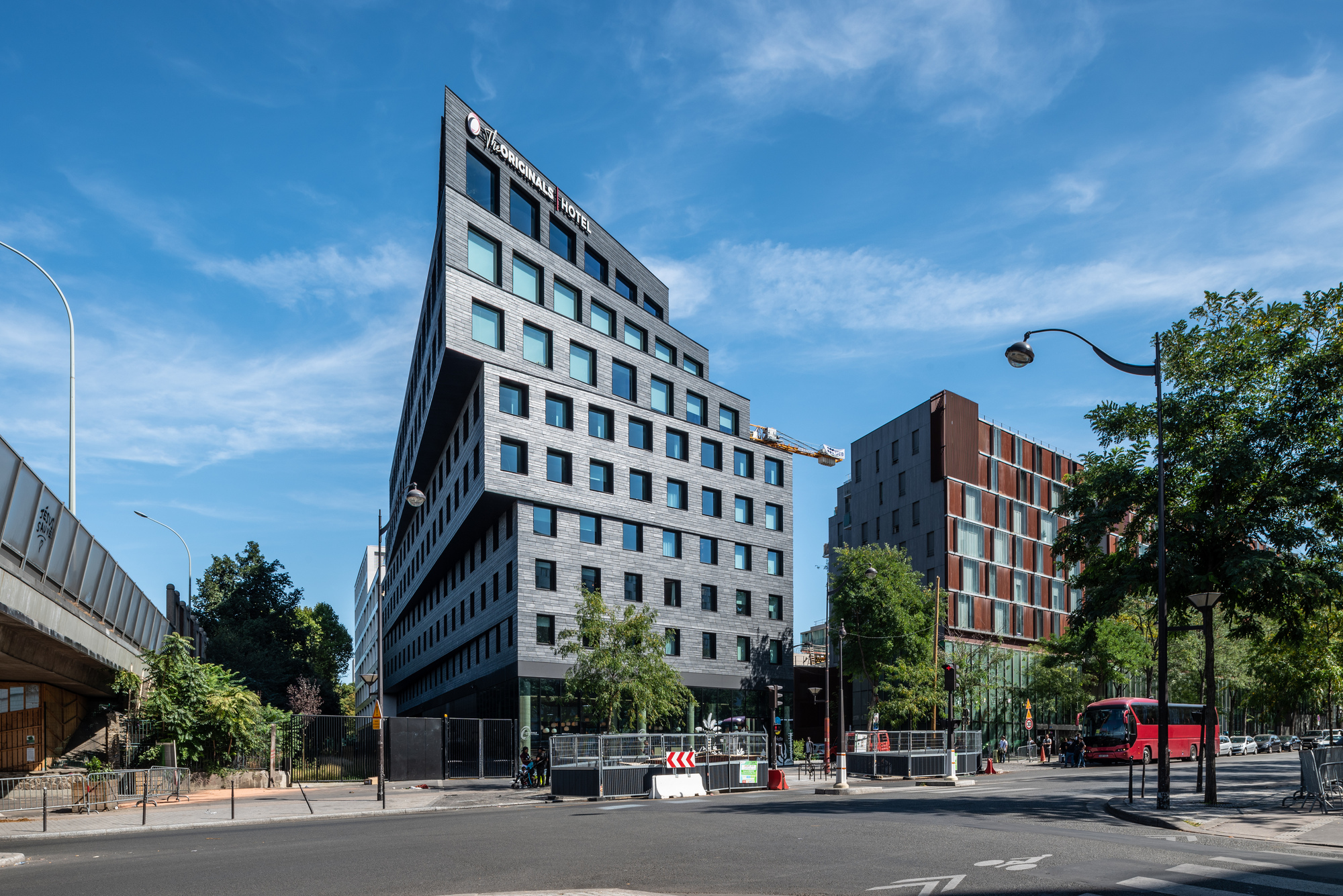 Gallery of Natural Slate Rainscreen Cladding: Combining Geometric ...