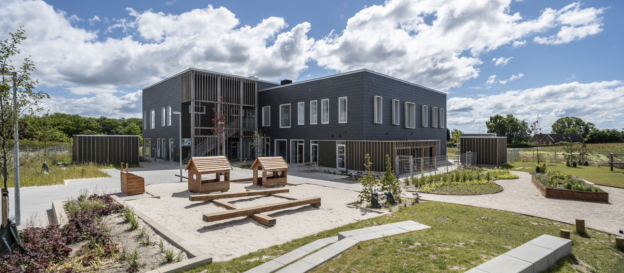 Gallery of Natural Slate Rainscreen Cladding: Combining Geometric ...