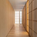 Apartamento Sombras de Tanizaki / Chris Briffa Architects - Fotografía interior, Casas, Fachada, Puerta, Iluminación