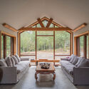 Refugio Hachi / Medio Arquitectura - Fotografía interior, Sala de estar, Sillones, Ventanas, Fijación Vigas