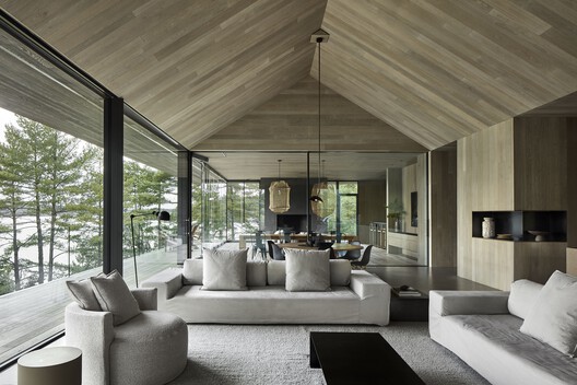 Muskoka Cottage / Akb Architects Muskoka Cottage / Akb Architects - Interior Photography, Living Room, Sofa, Beam
