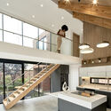 Casa entre jardines / TEC Taller EC - Fotografía interior, Casas, Cocina, Escaleras, Fijación Vigas, Barandas, Fachada, Iluminación, Encimera