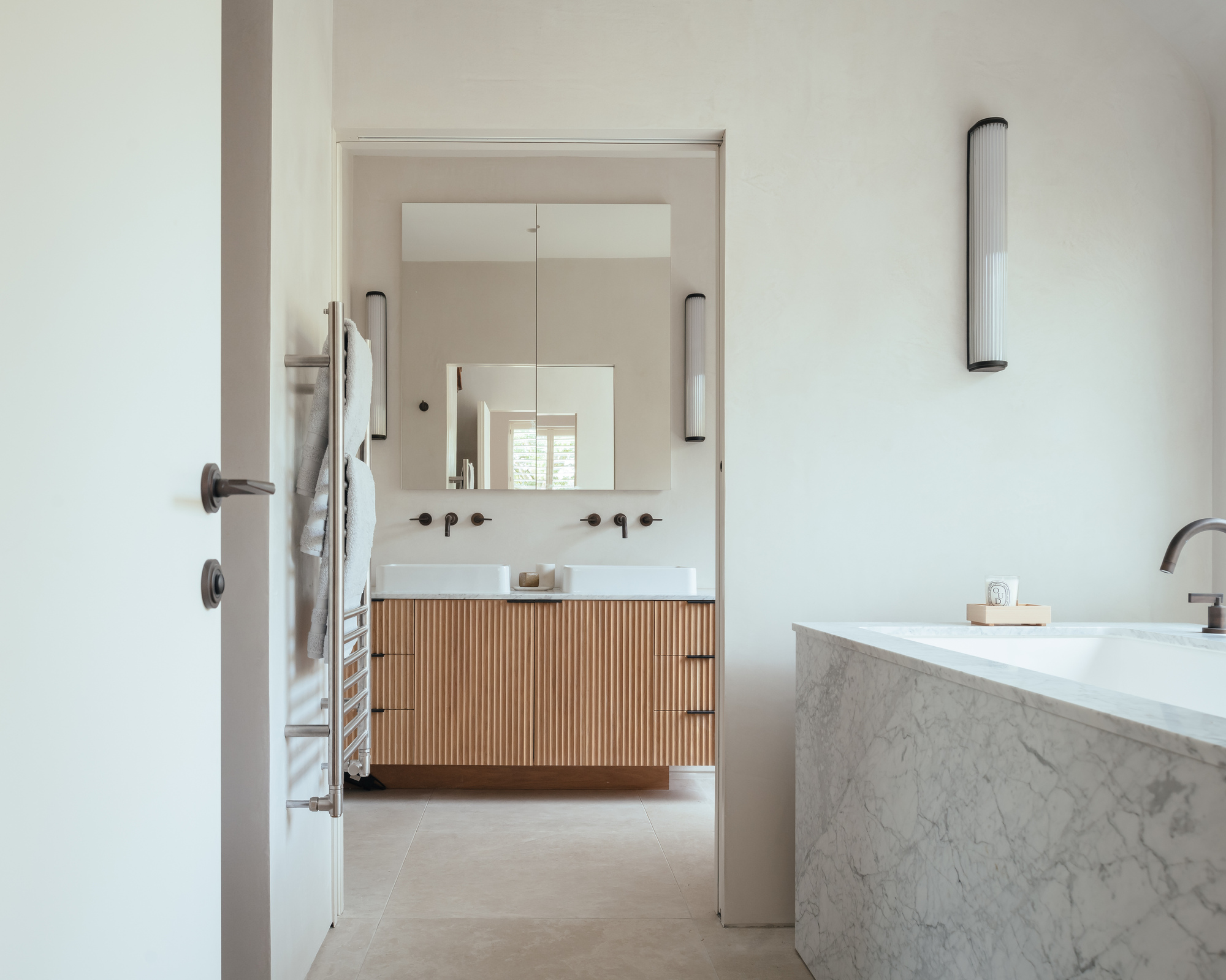 Gallery of Cotswolds House / Oliver Leech Architects 34