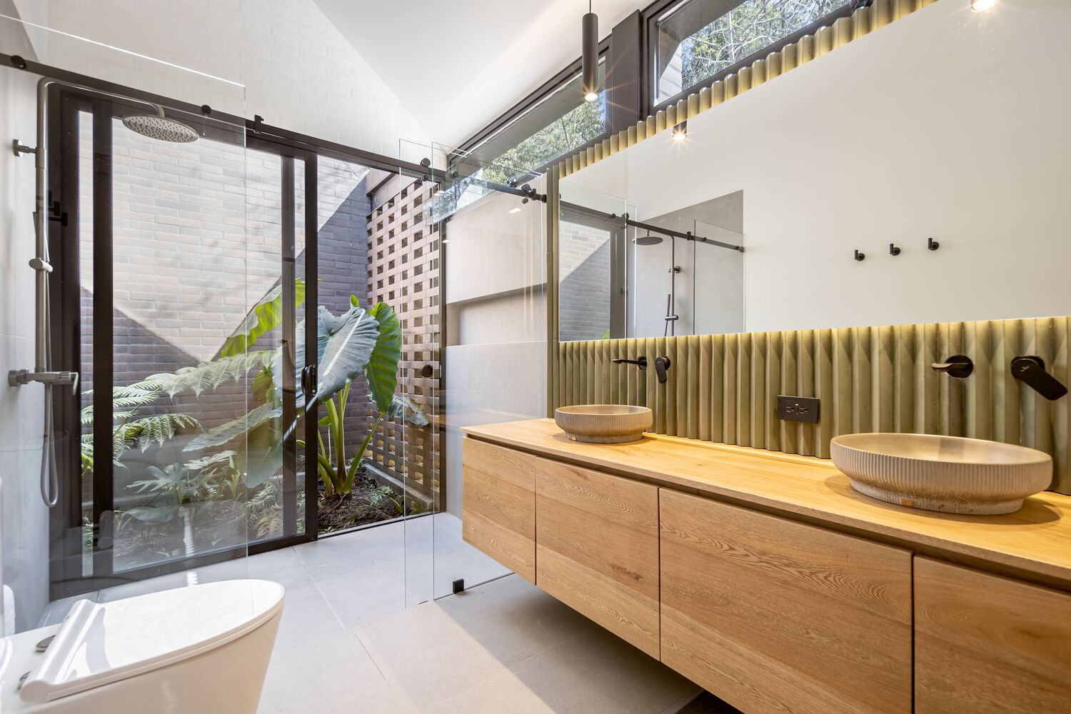 Gallery of Bathroom Niche and Other Tips to Optimize Space and ...