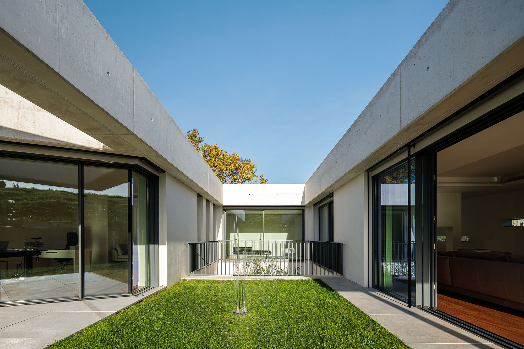 Galería de Casa Concrete 11 / Cage Atelier 2