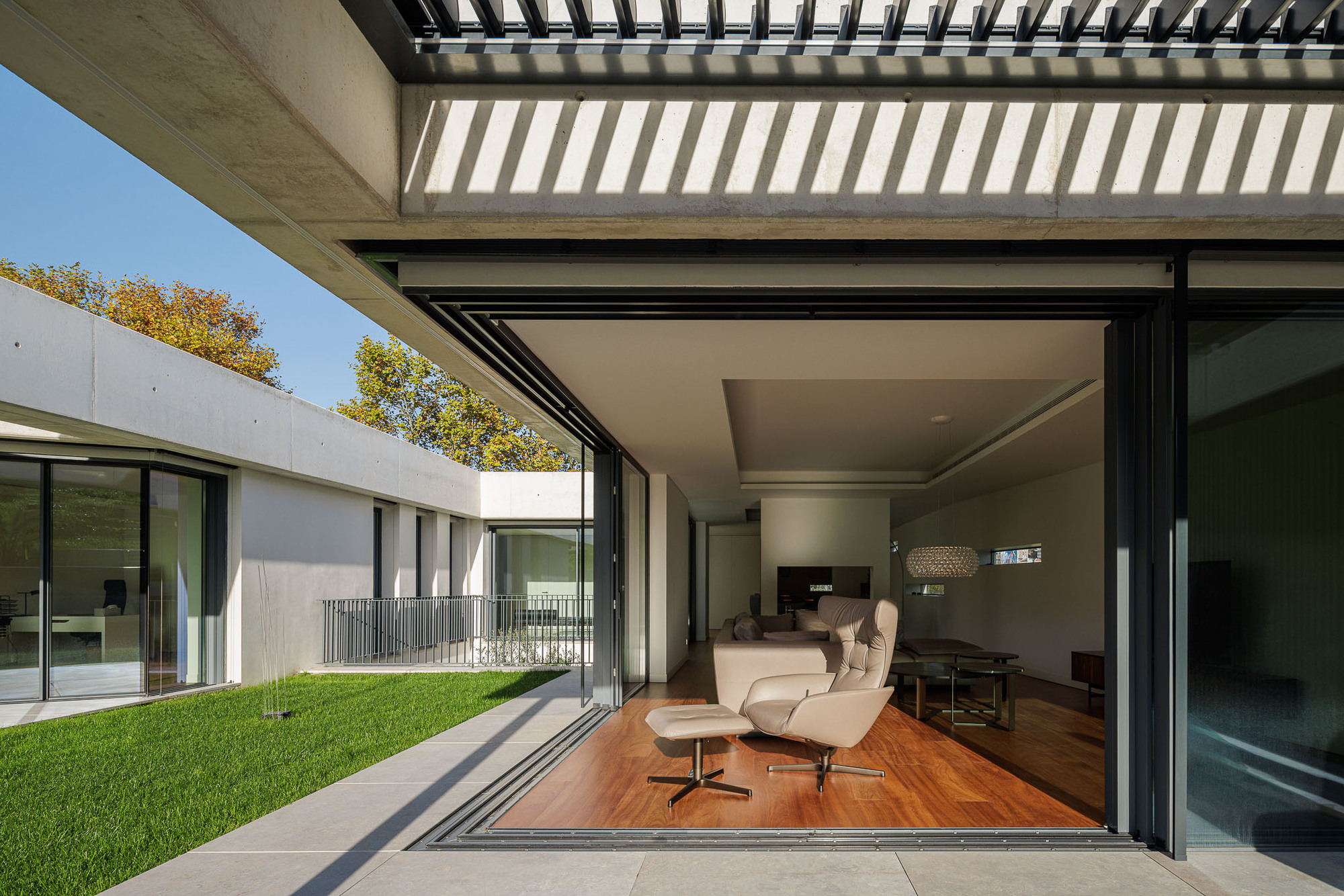 Galería de Casa Concrete 11 / Cage Atelier 23