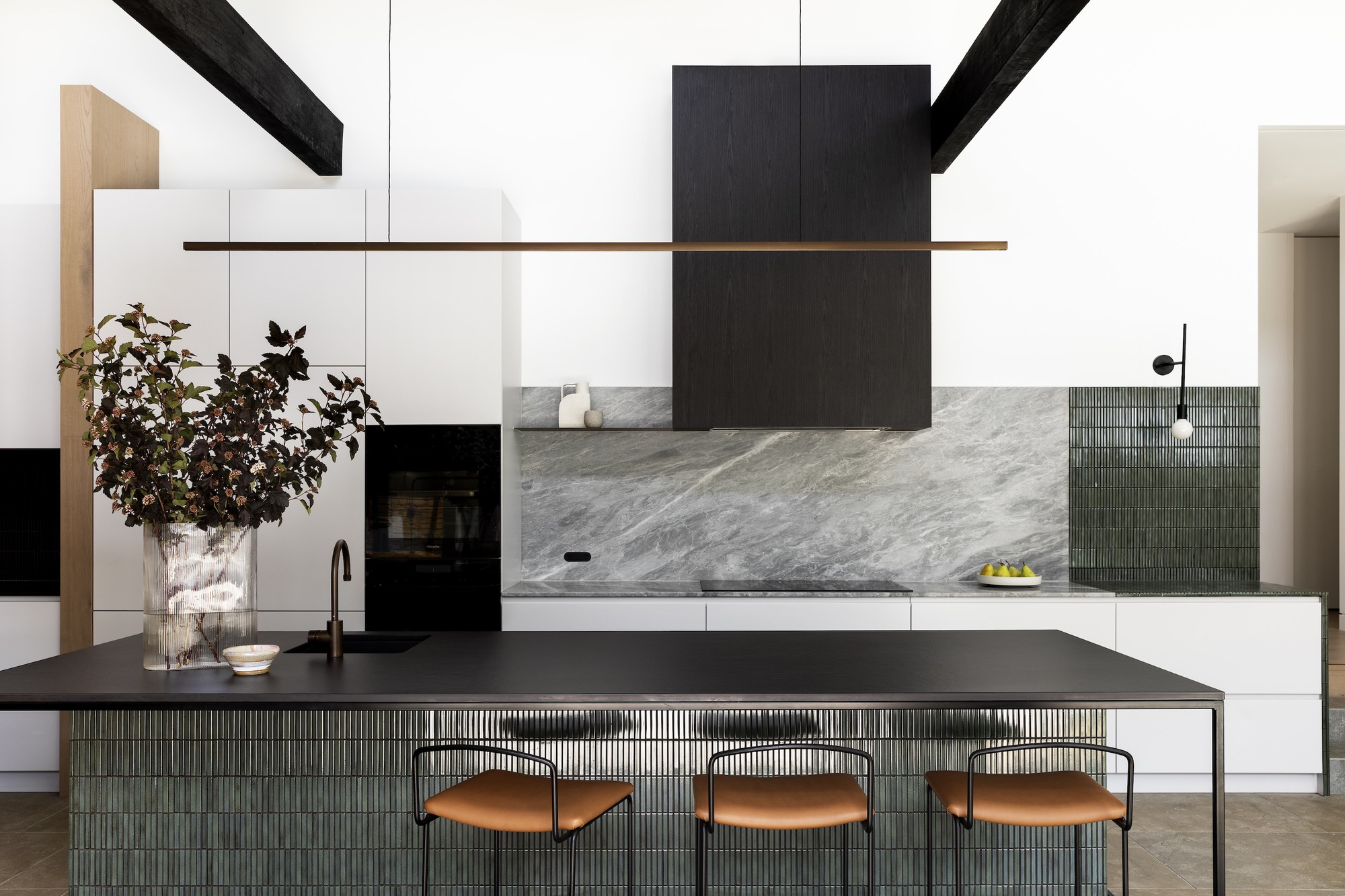 Galeria de Casa Jan Juc Acre / Heartly + Project Now 15