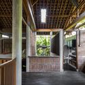 Villa Oberoi / Arkana Architects - Fotografía interior, Casas, Fijación Vigas, Fachada, Puerta, Cierros, Barandas, Mesas, Bancas, Sillas