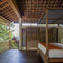 Villa Oberoi / Arkana Architects - Fotografía interior, Casas, Dormitorio, Fijación Vigas, Fachada, Cierros, Camas